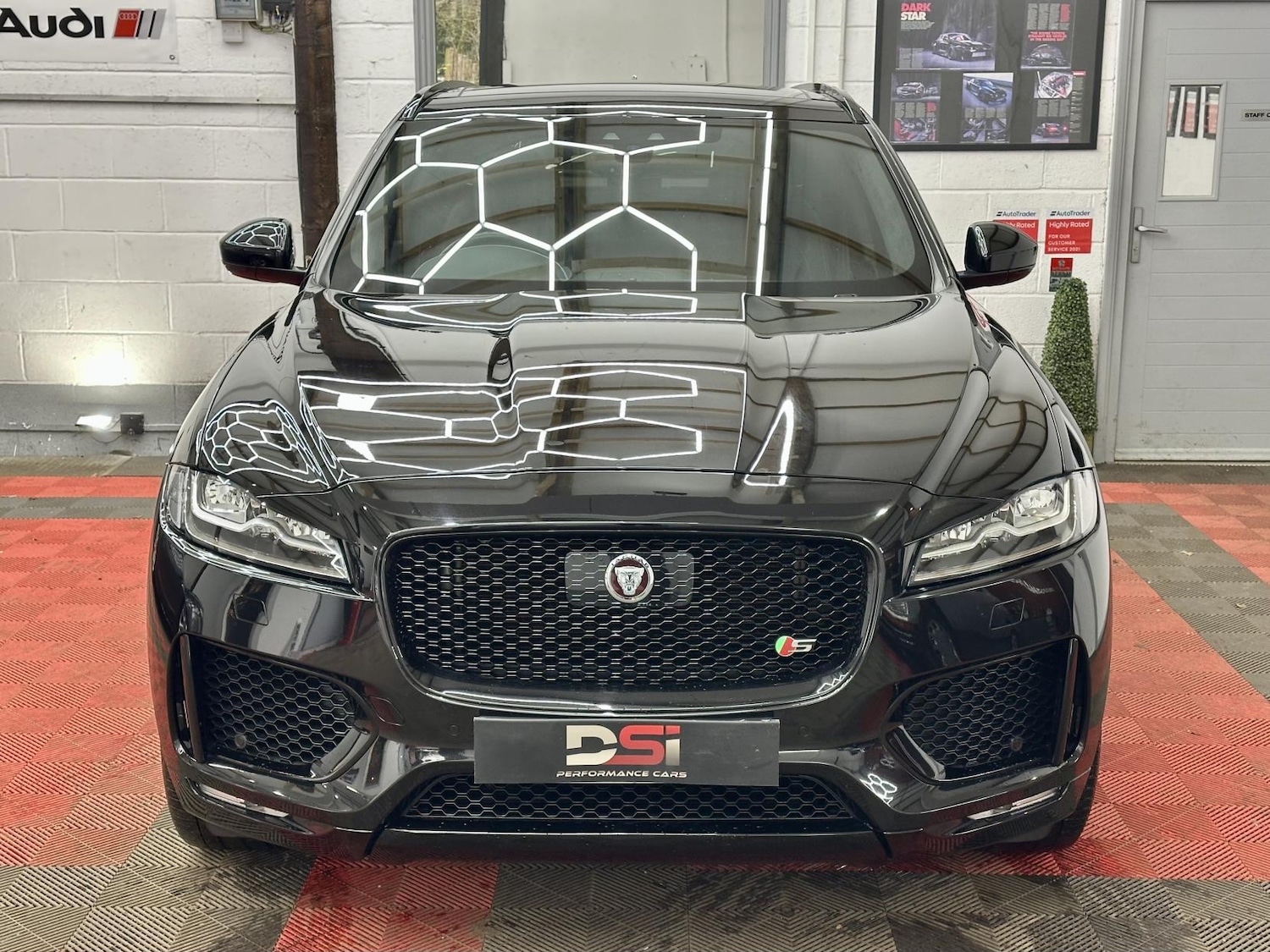 Used Jaguar F-Pace 2019 for sale - 77435277: Photo 2