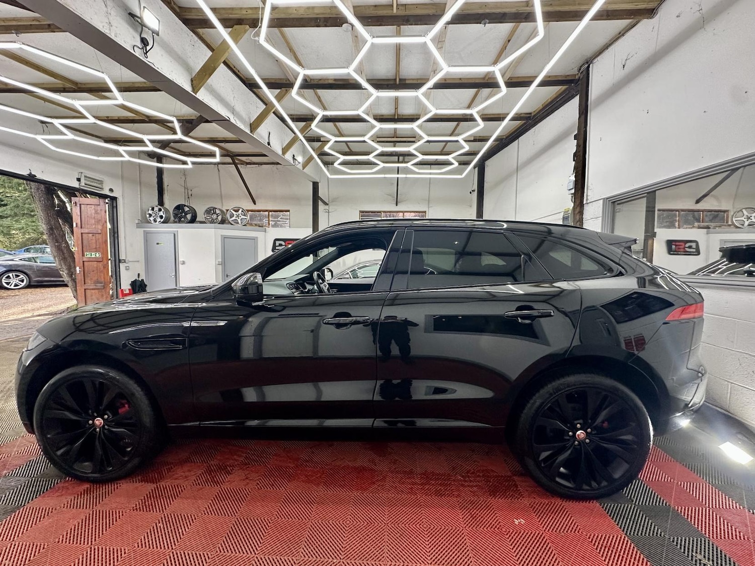 Used Jaguar F-Pace 2019 for sale - 77435277: Photo 6