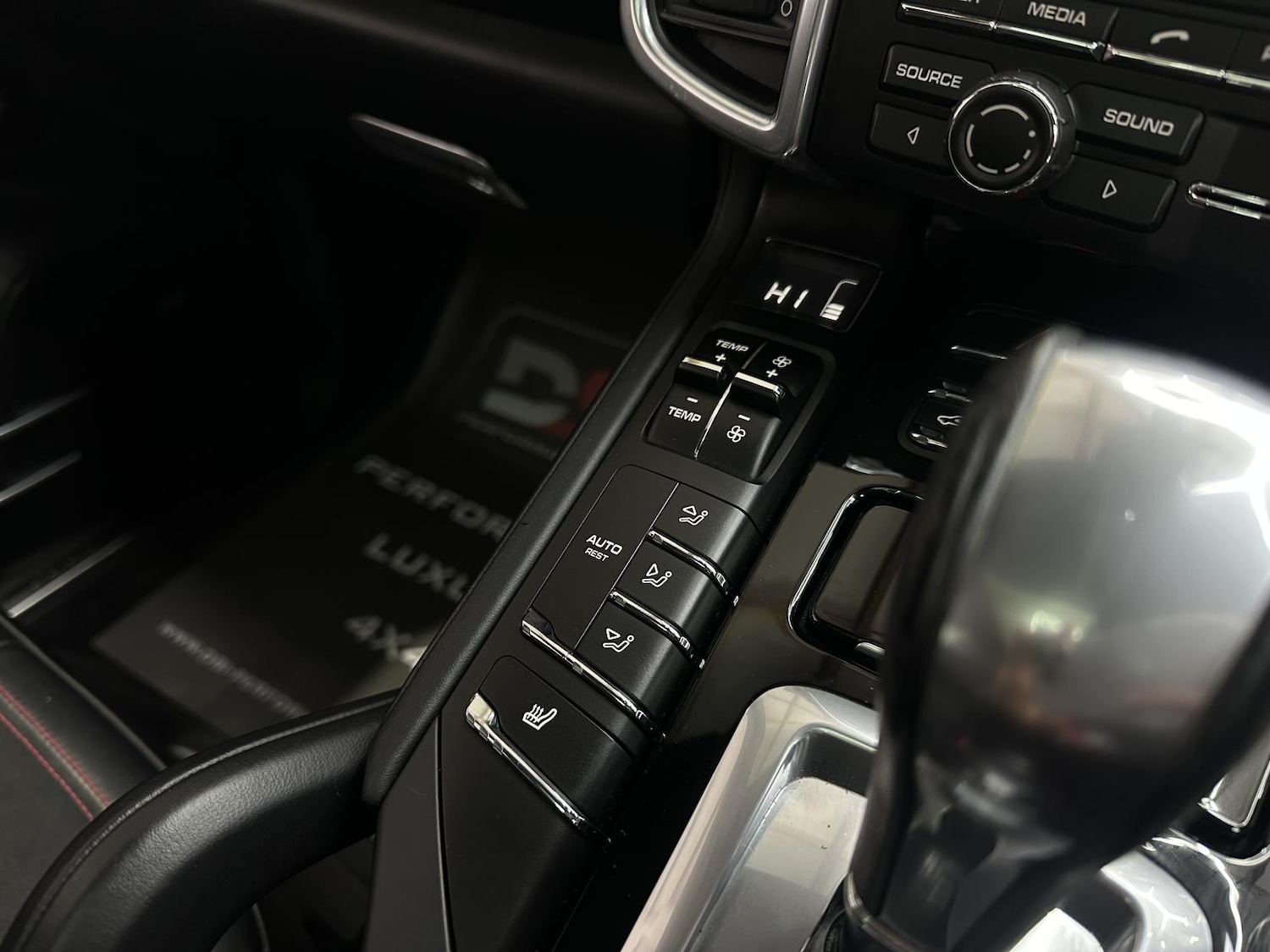 Used Porsche Cayenne 2014 for sale - 77277685: Photo 43