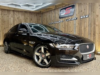 Used Jaguar XE 2017 for sale - 79868917: Photo