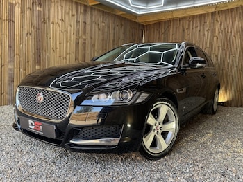 Used Jaguar XF 2018 for sale - 79200740: Photo