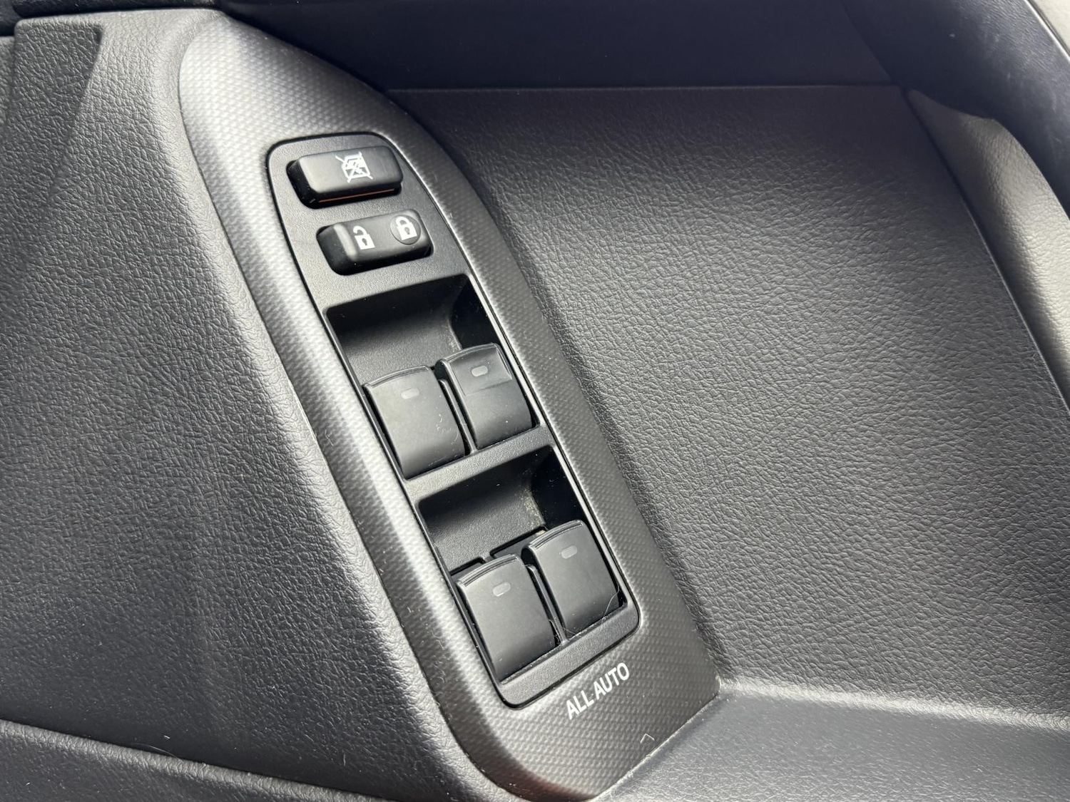 Used Toyota Land Cruiser 2011 for sale - 77682242: Photo 21