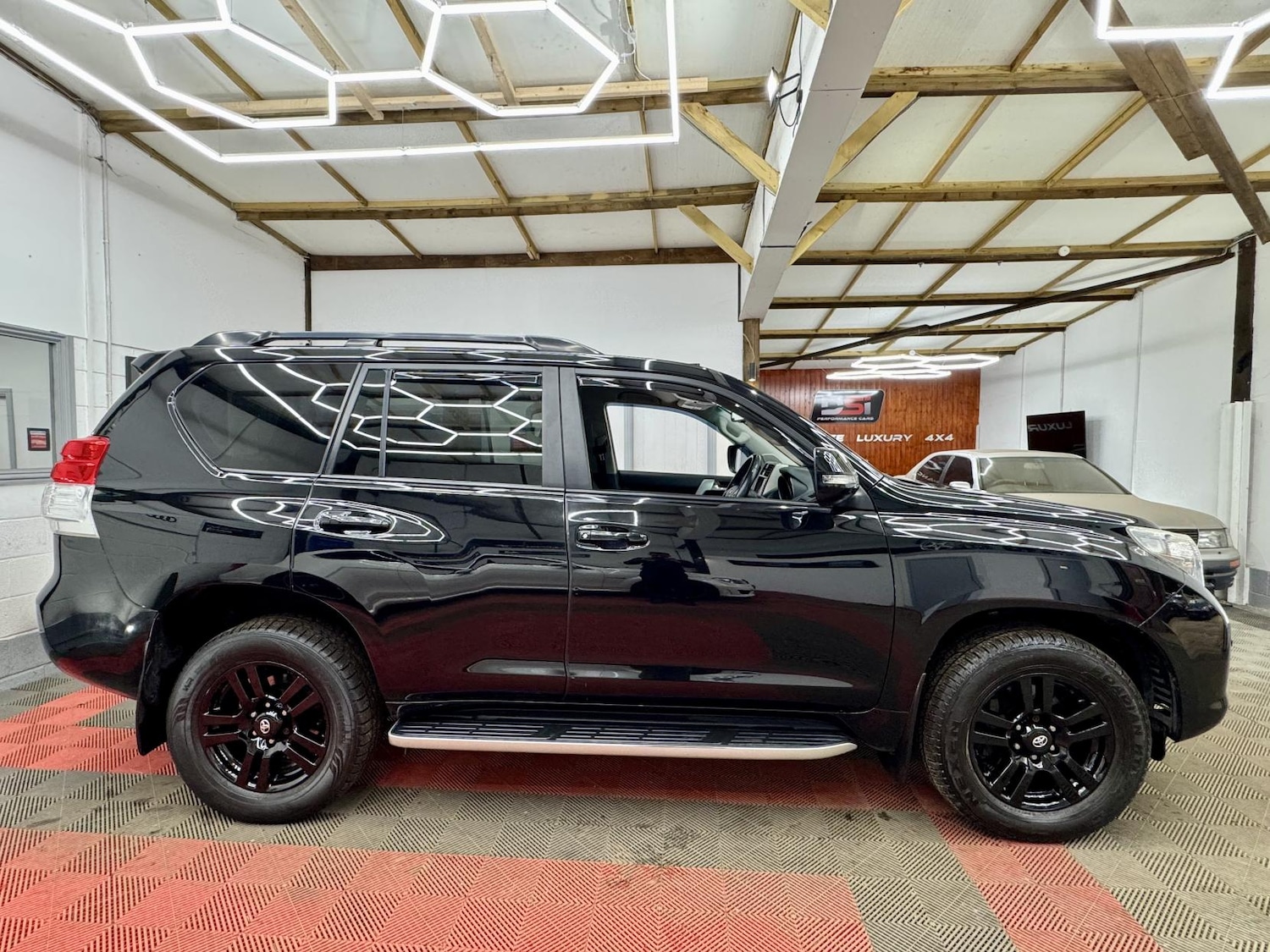 Used Toyota Land Cruiser 2011 for sale - 77682242: Photo 4