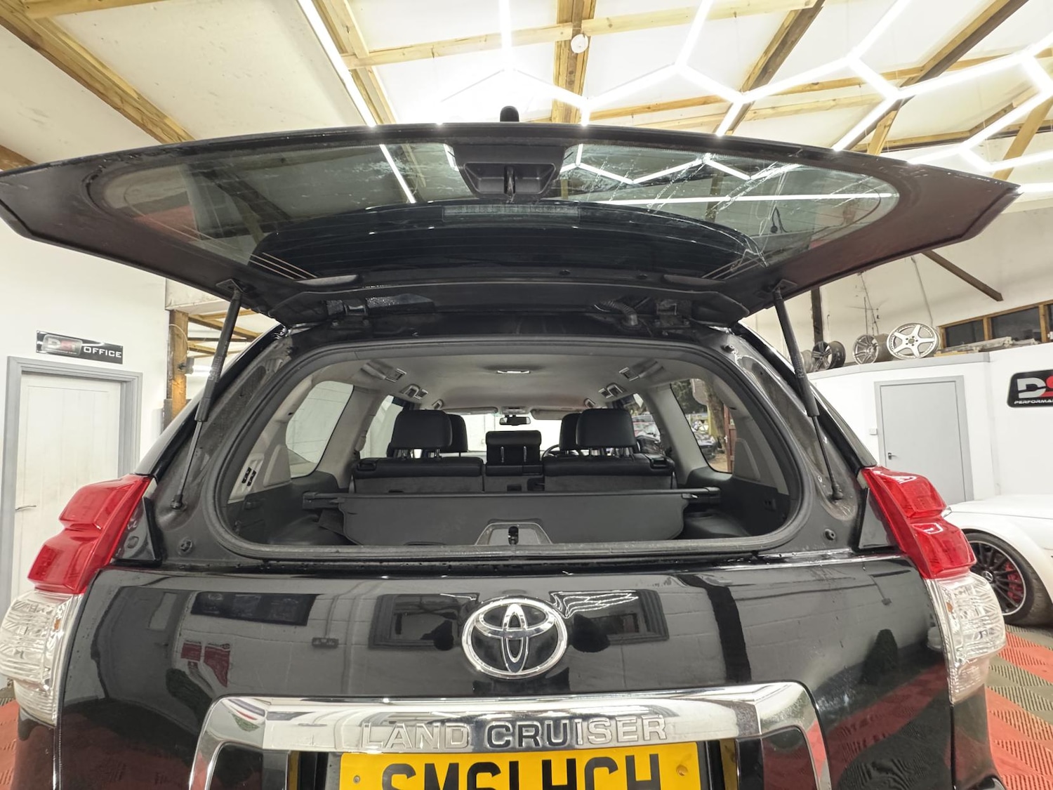 Used Toyota Land Cruiser 2011 for sale - 77682242: Photo 9