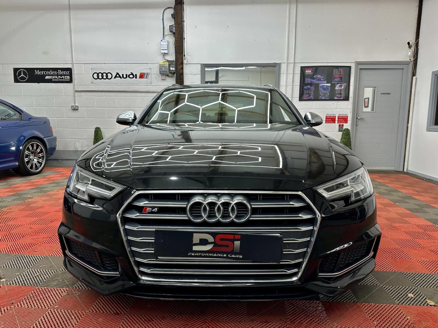 Used Audi A4 2017 for sale - 76799662: Photo 2