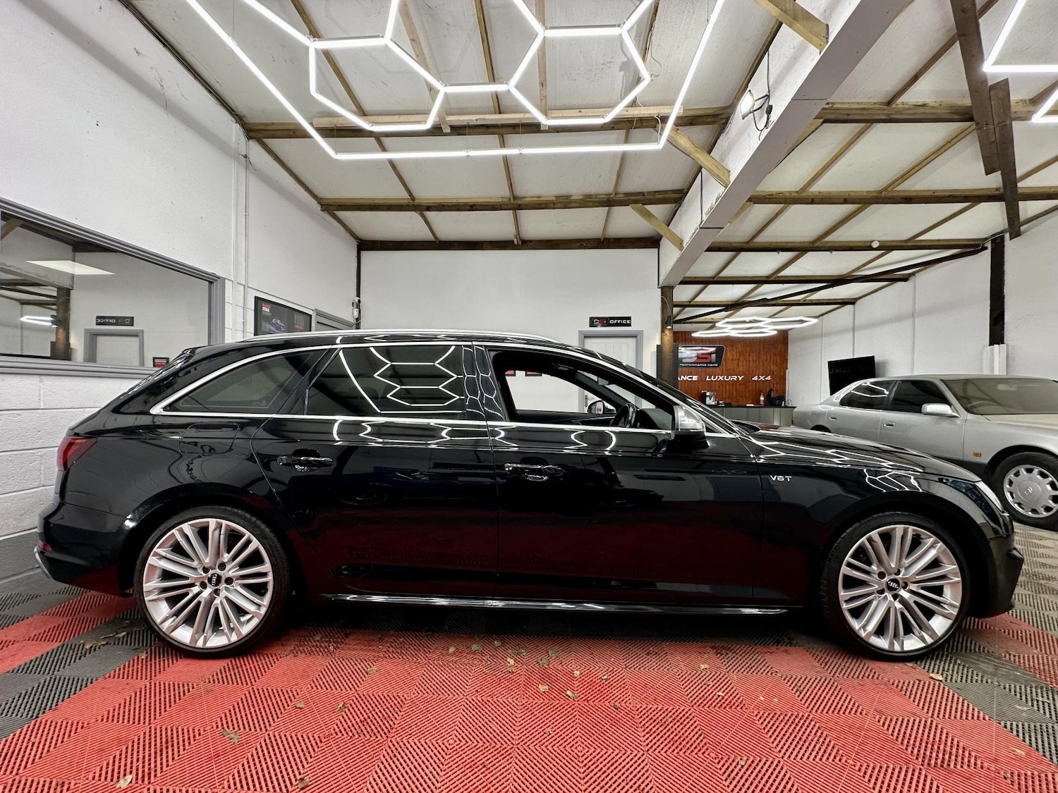 Used Audi A4 2017 for sale - 76799662: Photo 3