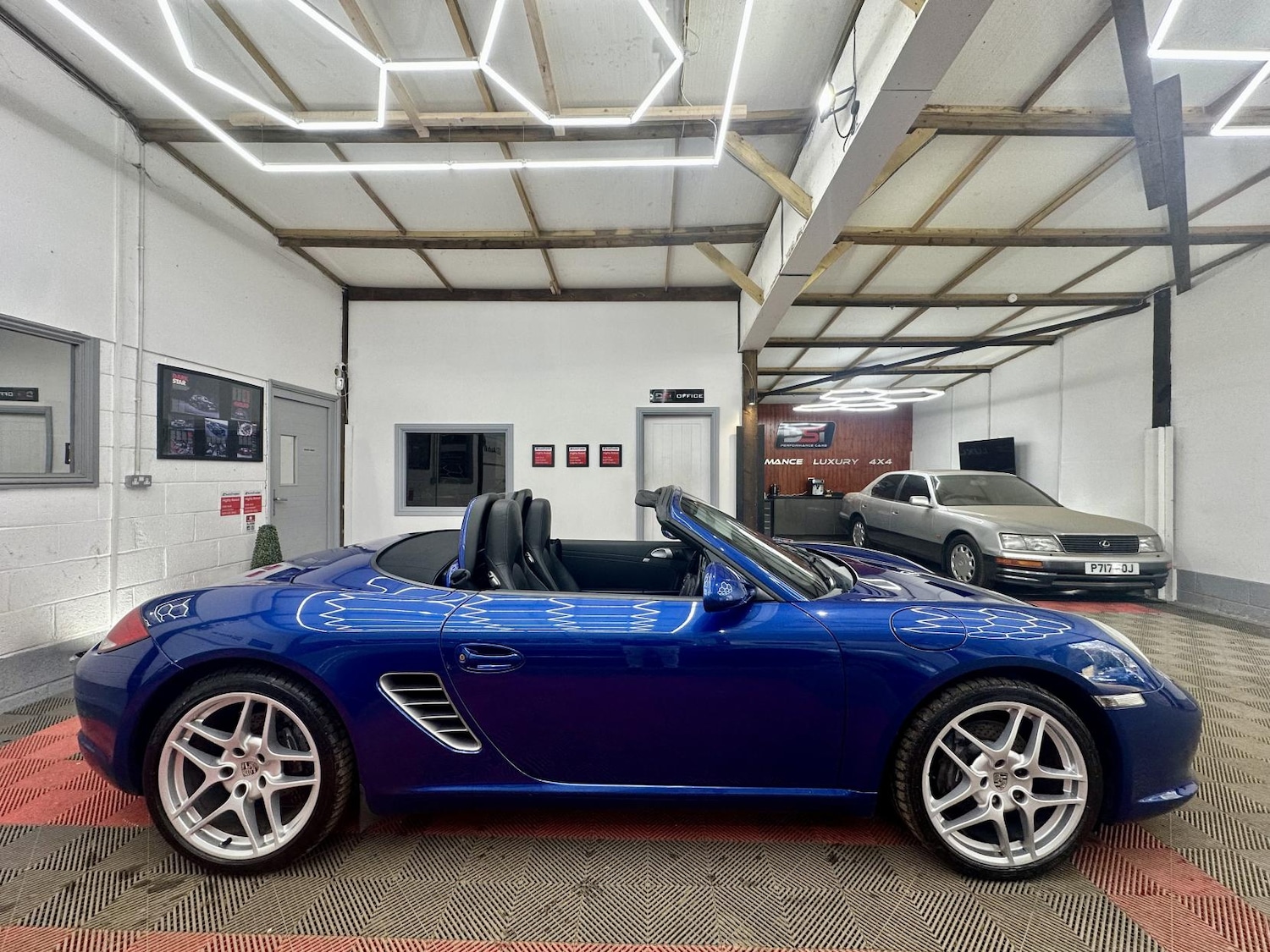 Used Porsche Boxster 2010 for sale - 77822691: Photo 4