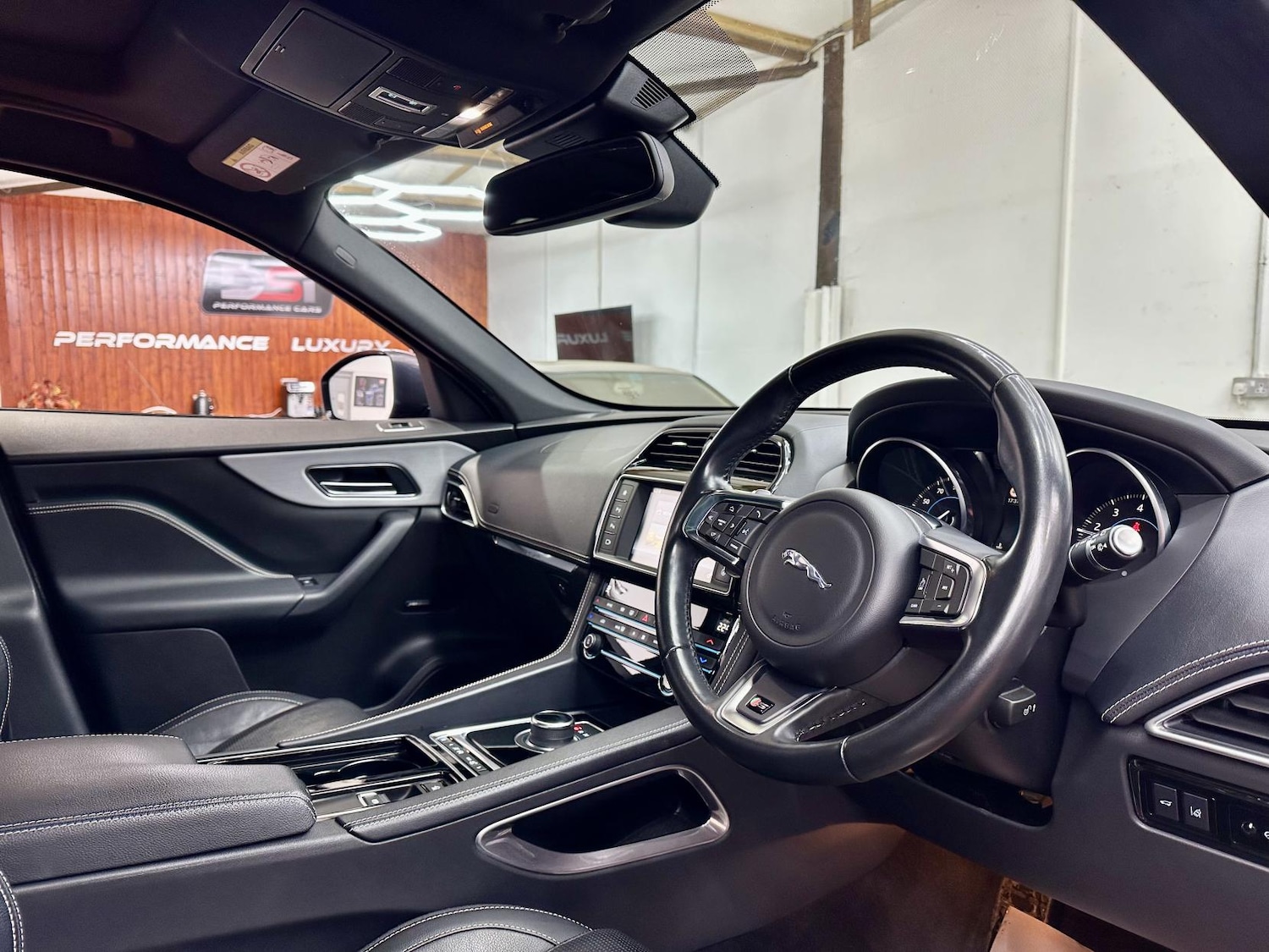 Used Jaguar F-Pace 2016 for sale - 77264777: Photo 17