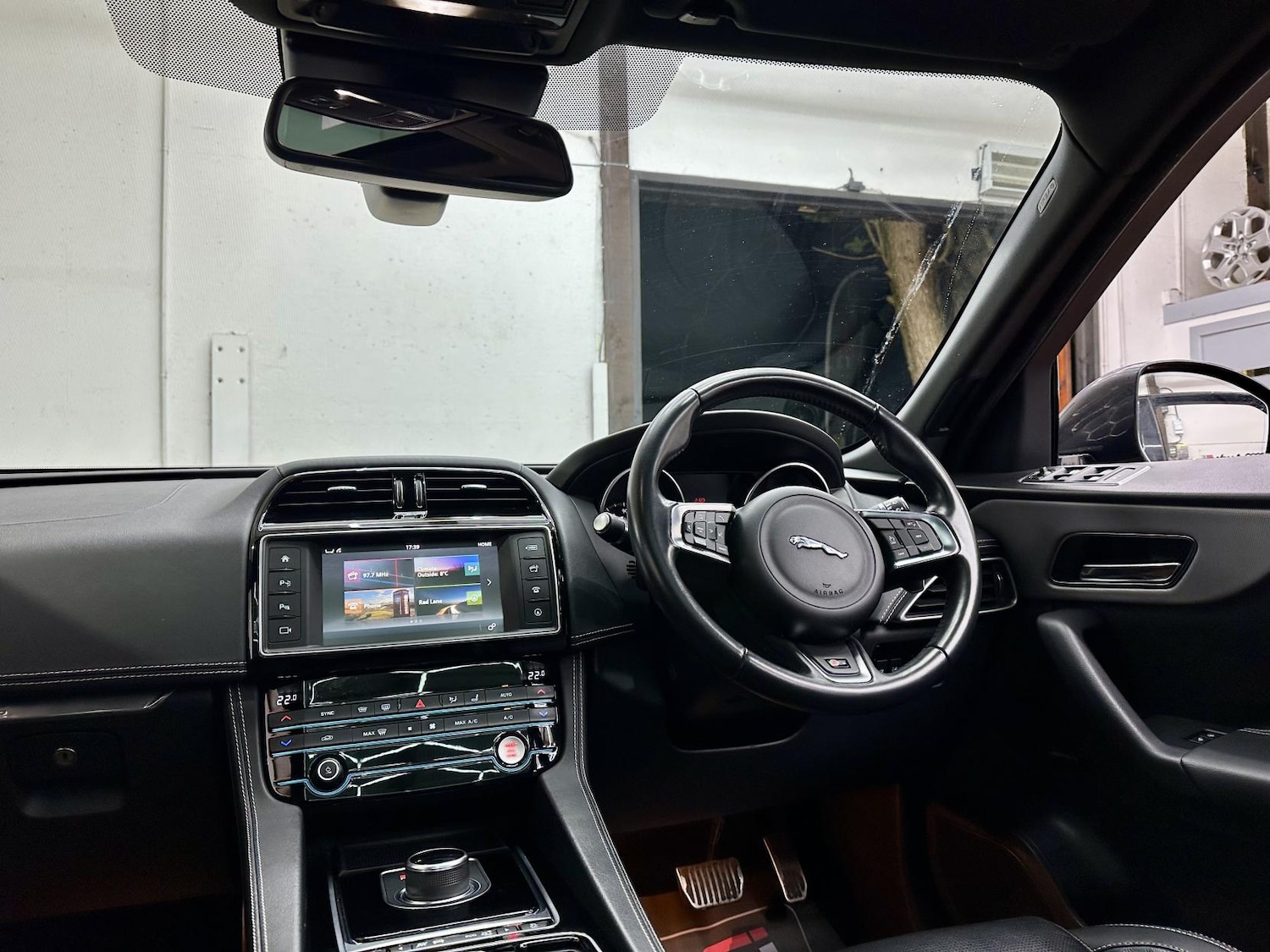 Used Jaguar F-Pace 2016 for sale - 77264777: Photo 32