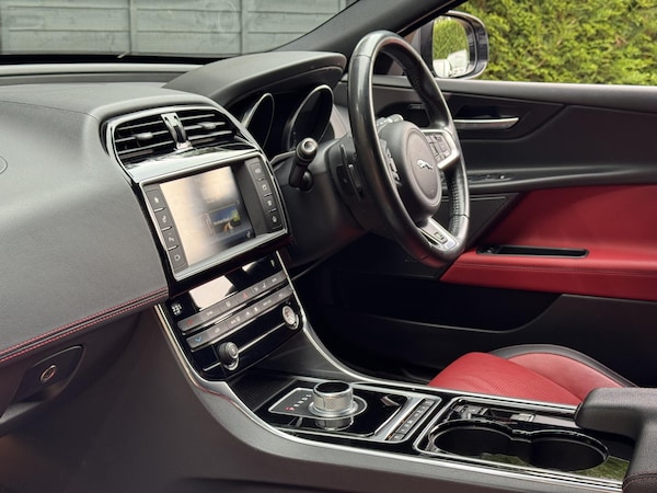 Used Jaguar XE 2015 for sale - 76152091: Photo 21
