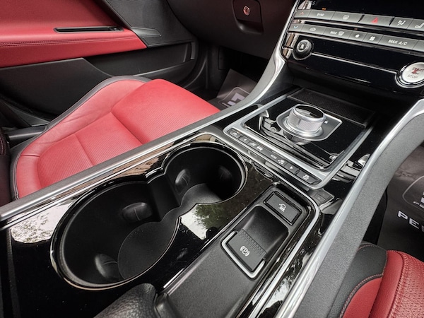 Used Jaguar XE 2015 for sale - 76152091: Photo 31