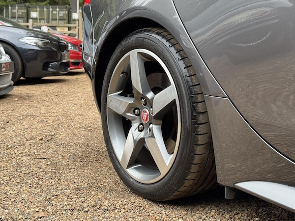 Used Jaguar XE 2015 for sale - 76152091: Photo 9