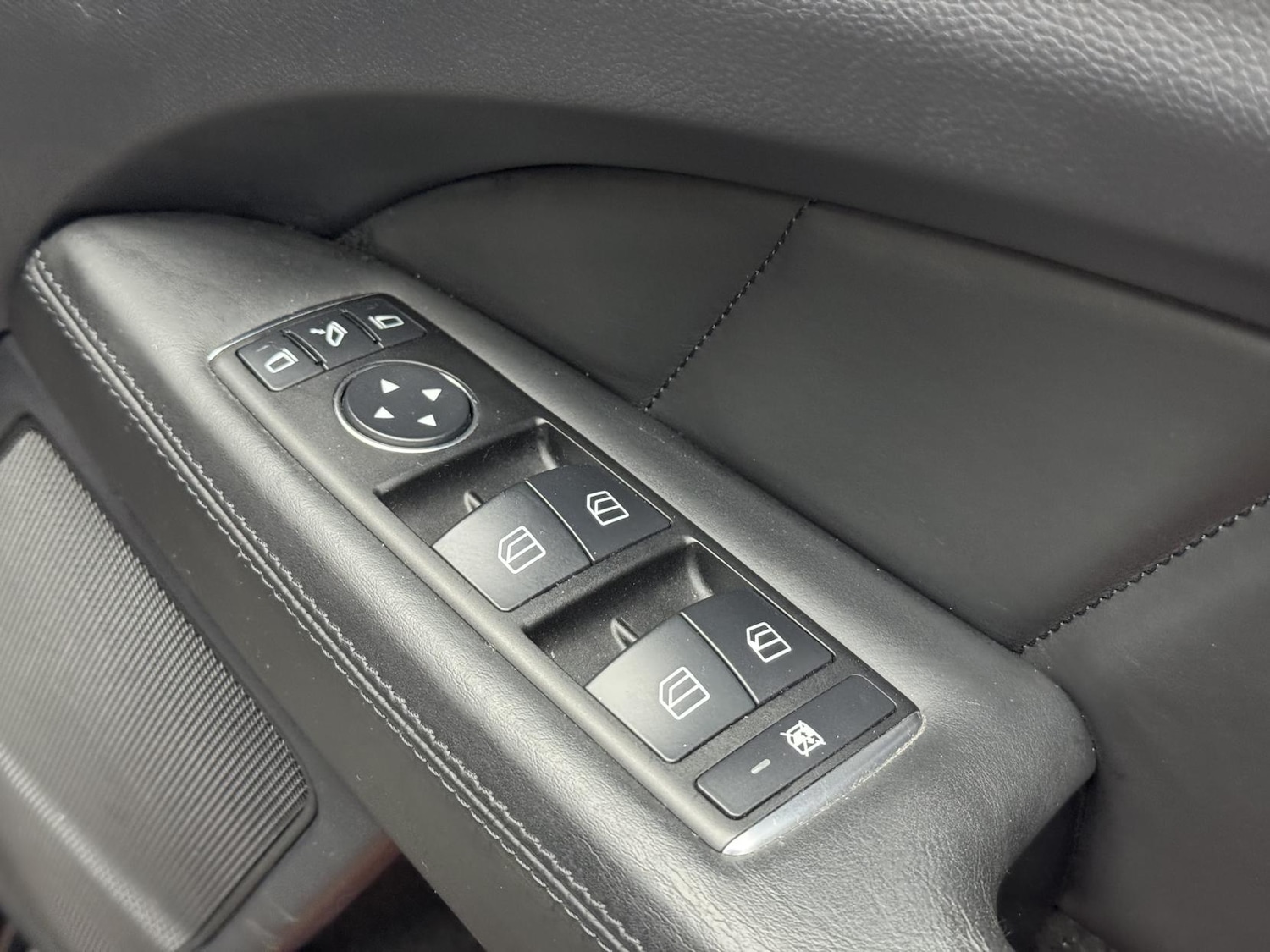 Used Mercedes-Benz CLS 2014 for sale - 77137858: Photo 16