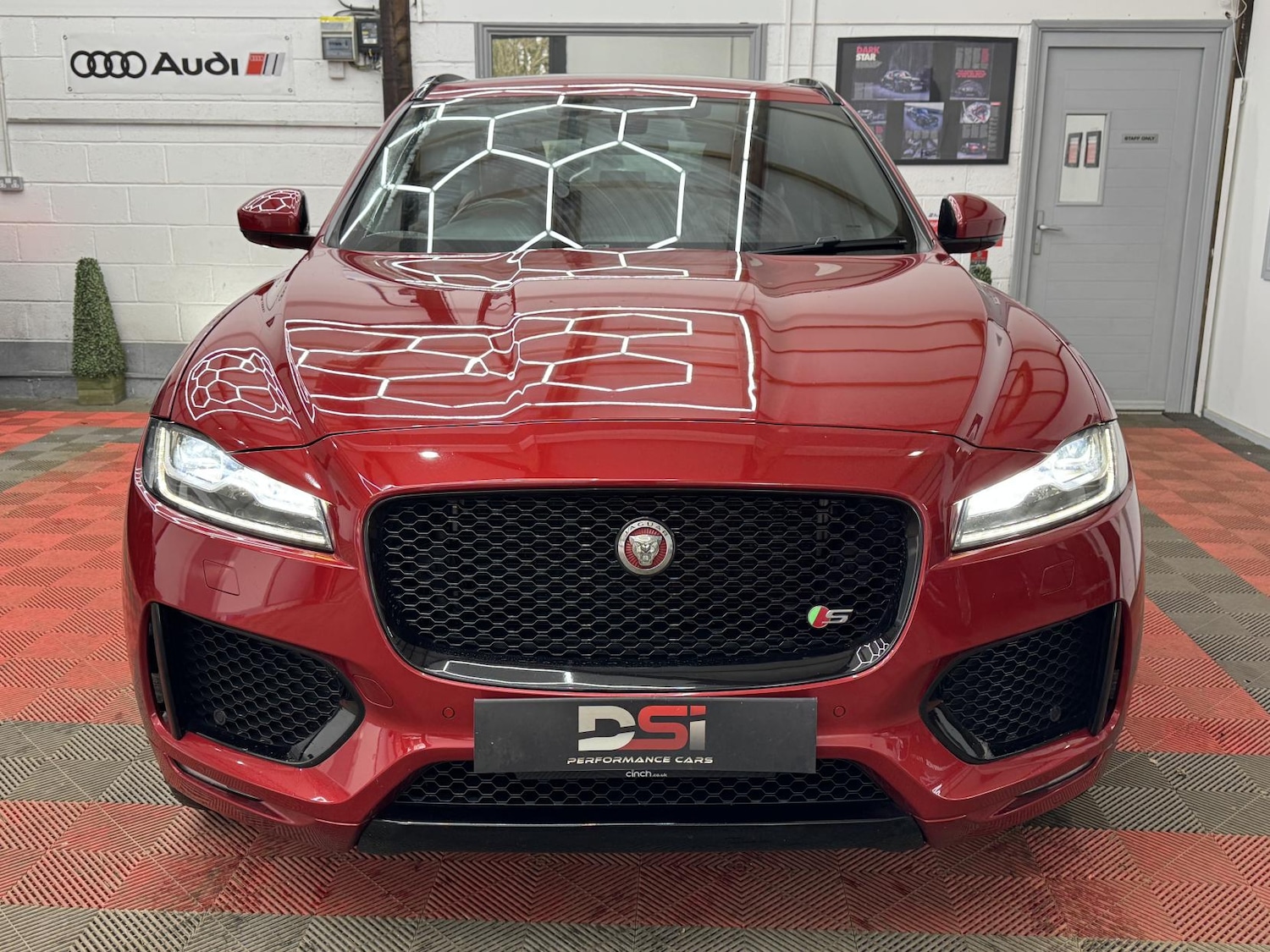 Used Jaguar F-Pace 2016 for sale - 77532316: Photo 2