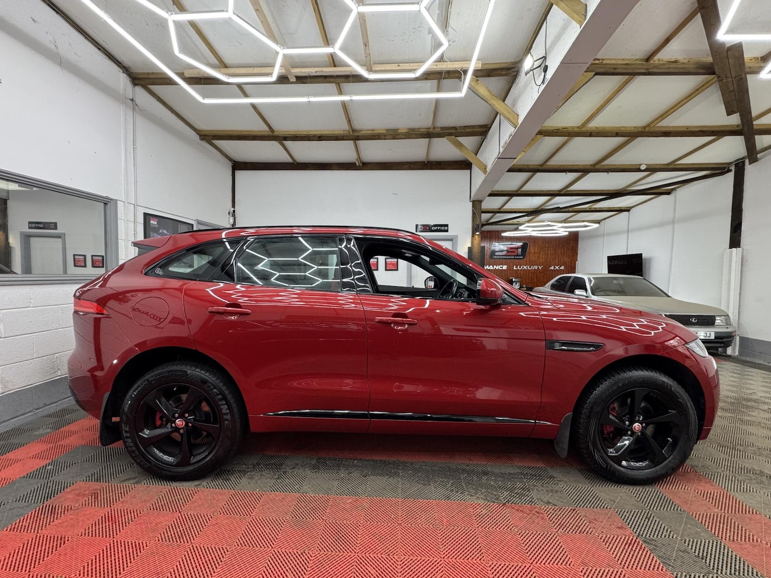 Used Jaguar F-Pace 2016 for sale - 77532316: Photo 4