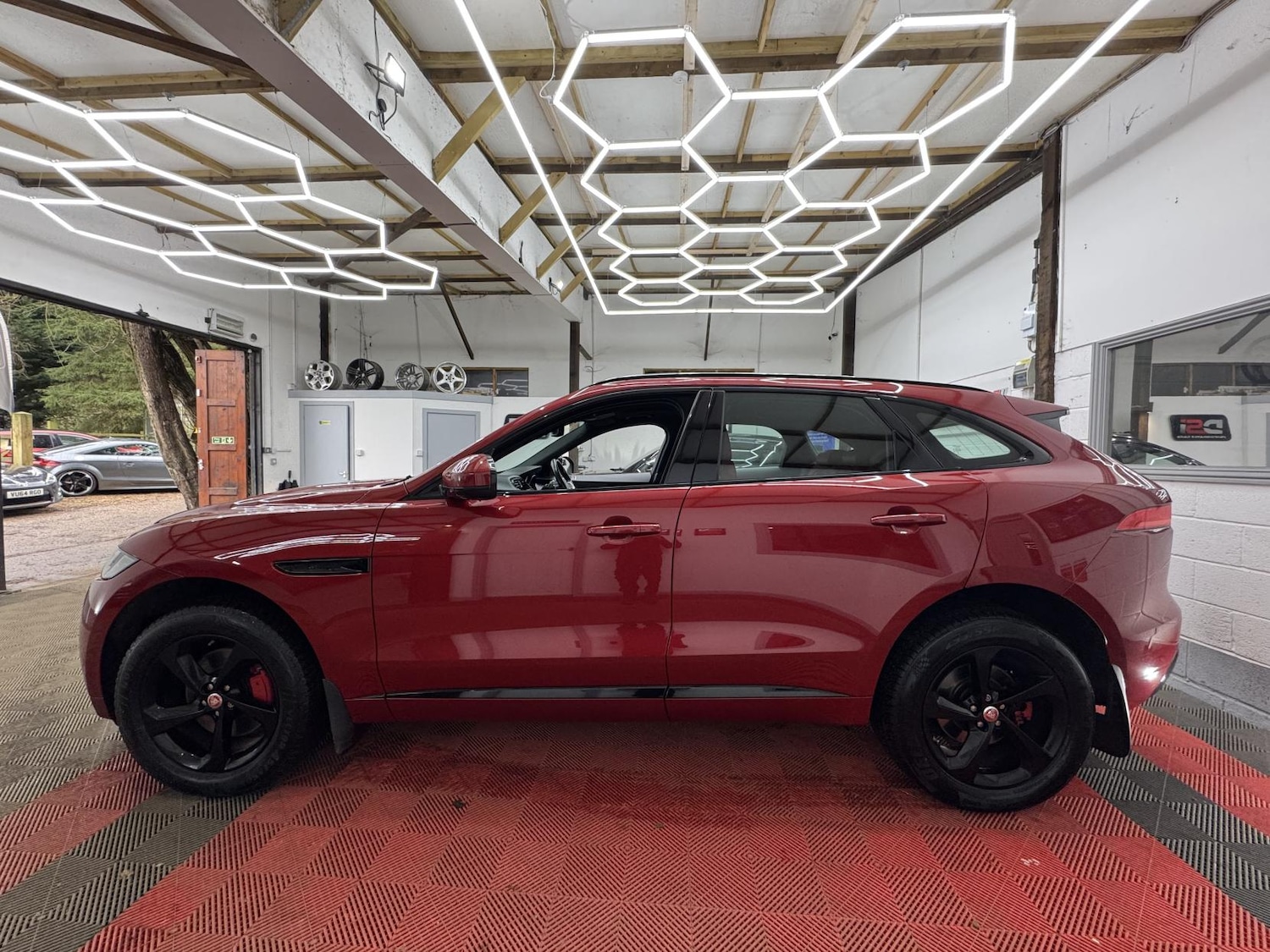 Used Jaguar F-Pace 2016 for sale - 77532316: Photo 7