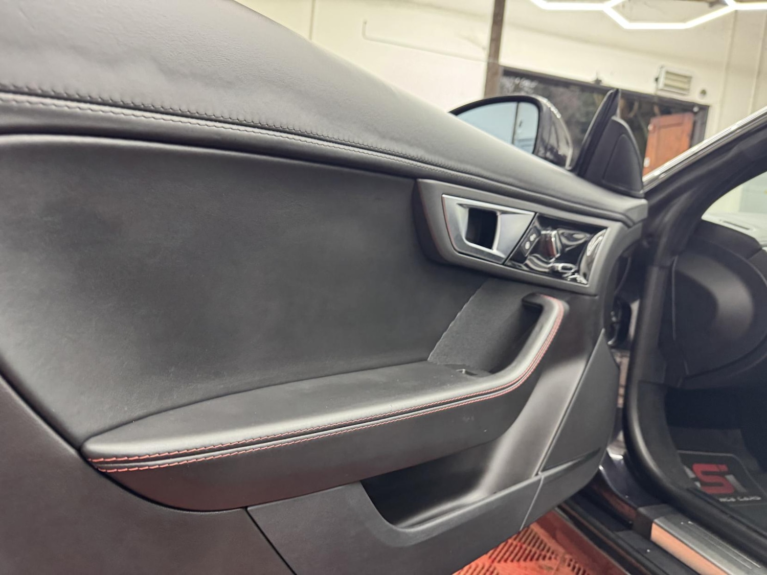 Used Jaguar F-Type 2016 for sale - 77137872: Photo 29