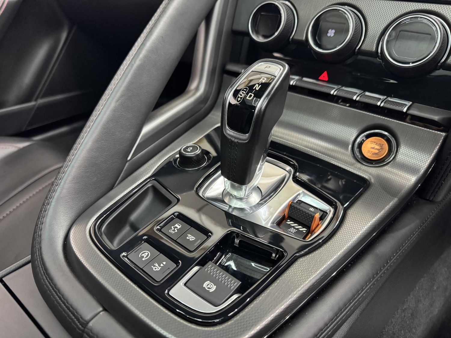 Used Jaguar F-Type 2016 for sale - 77137872: Photo 35