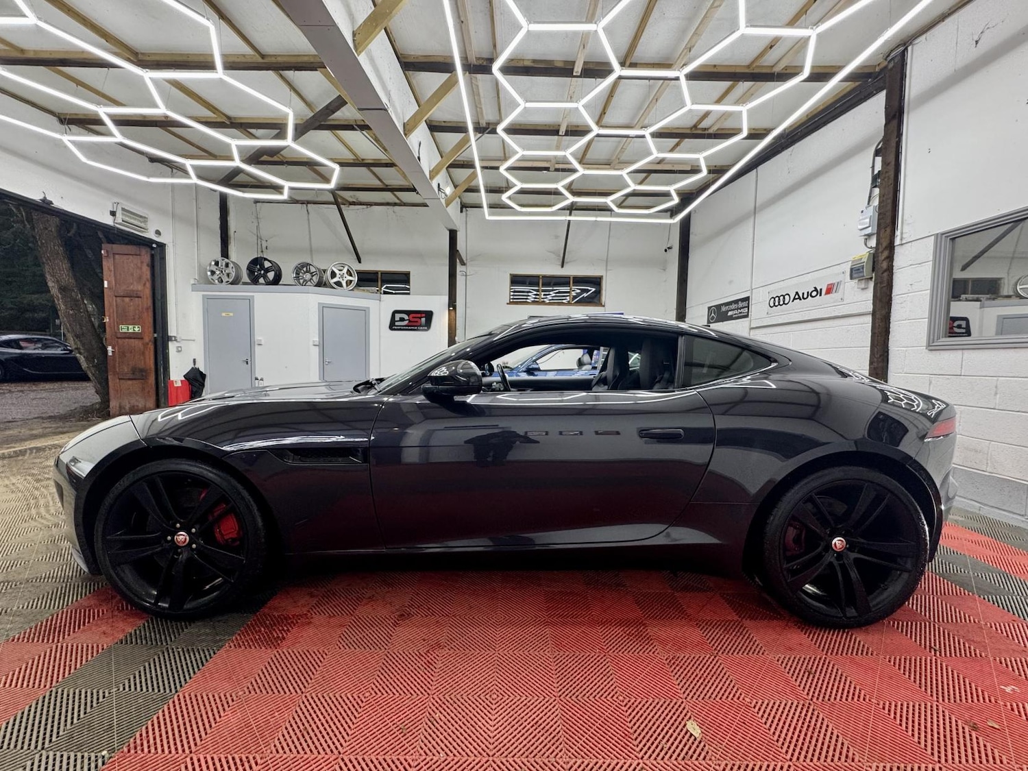 Used Jaguar F-Type 2016 for sale - 77137872: Photo 5