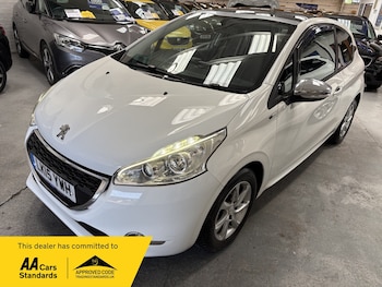 Used Peugeot 208 2015 for sale - 79514365: Photo