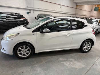 Used Peugeot 208 2015 for sale - 79514365: Photo