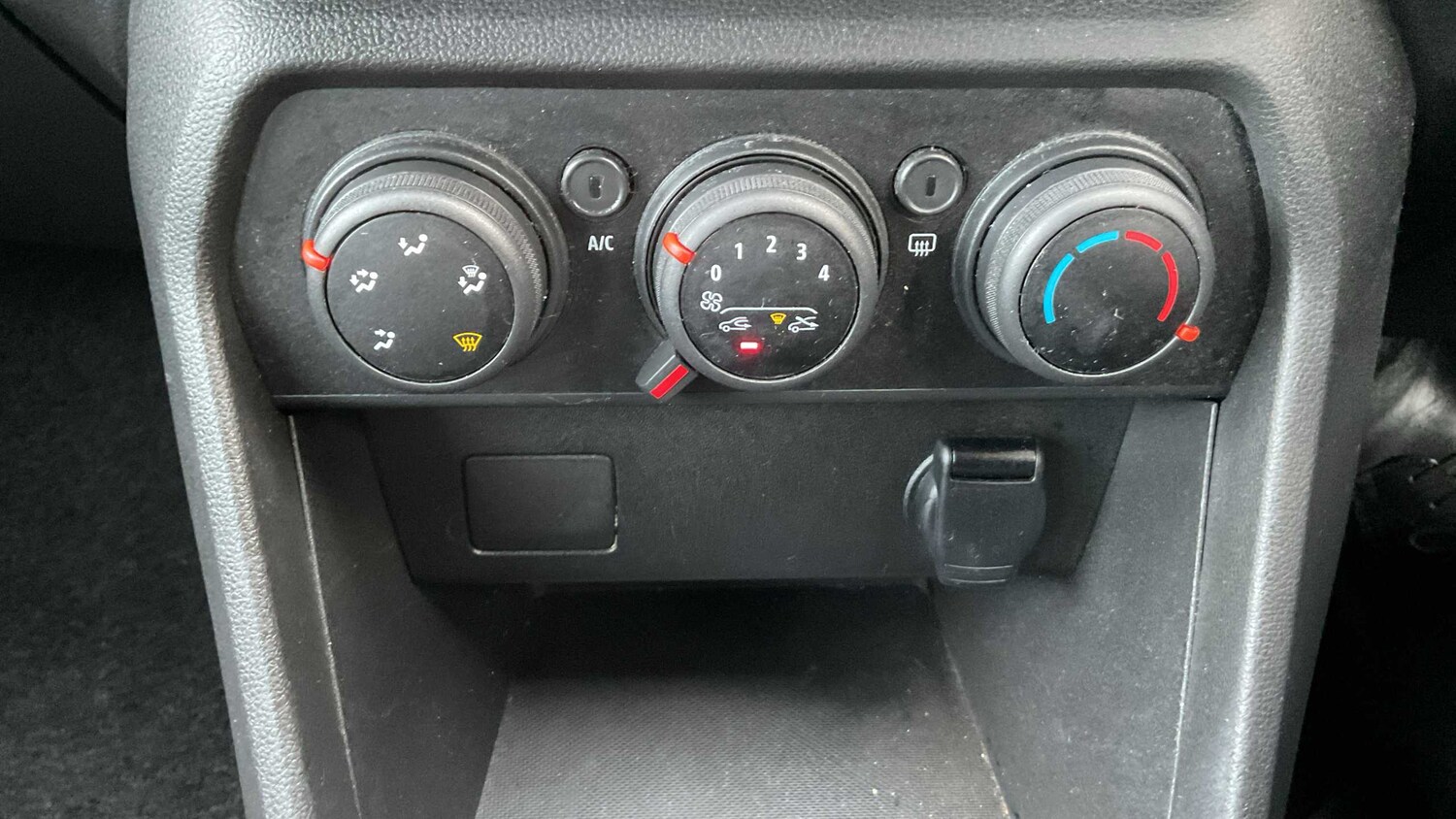 Used Dacia Sandero Stepway 2022 for sale - 76668987: Photo 32