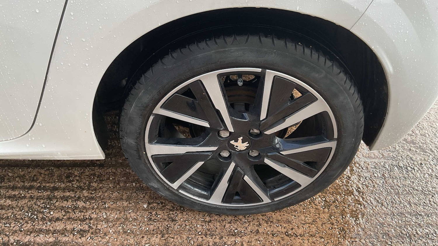 Used Peugeot 208 2020 for sale - 77270211: Photo 14