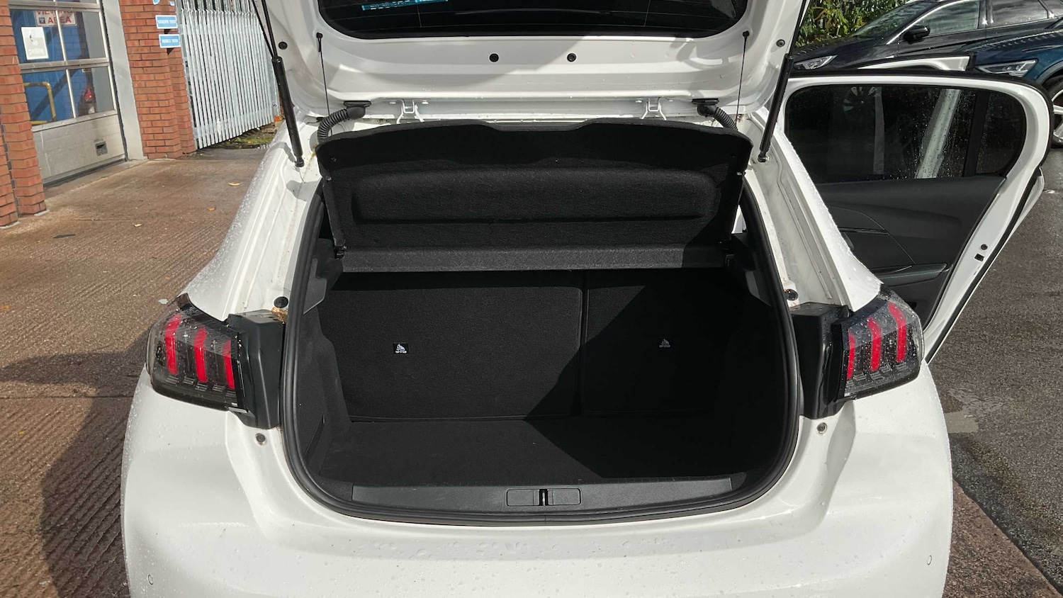 Used Peugeot 208 2020 for sale - 77270211: Photo 8