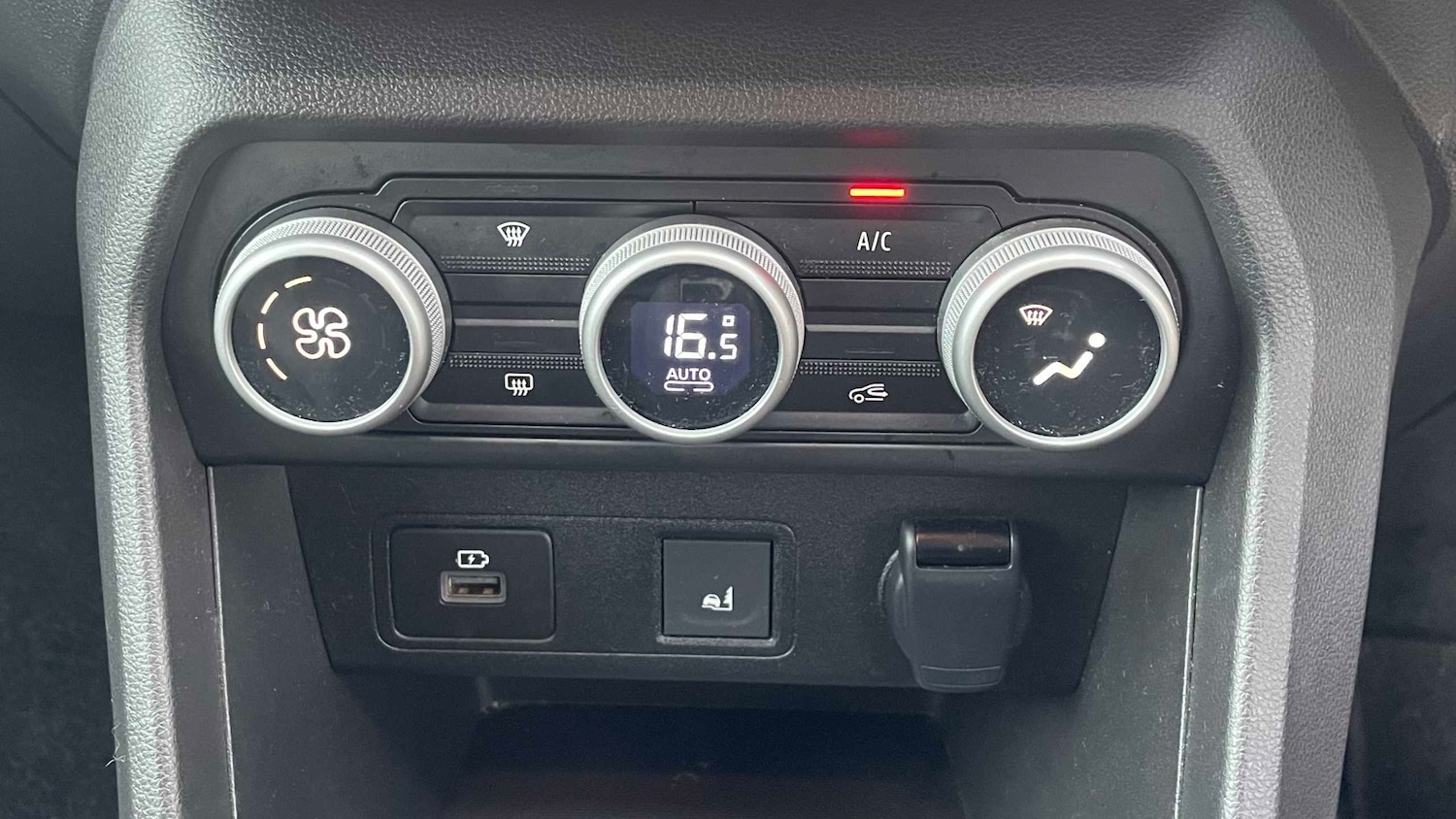 Used Dacia Jogger 2024 for sale - 76916149: Photo 32