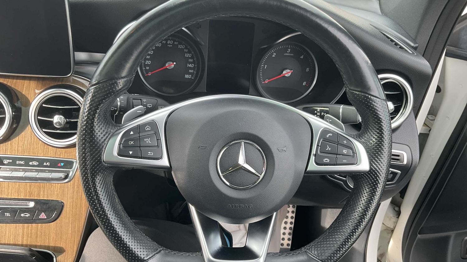Used Mercedes-Benz GLC 2019 for sale - 75981347: Photo 17