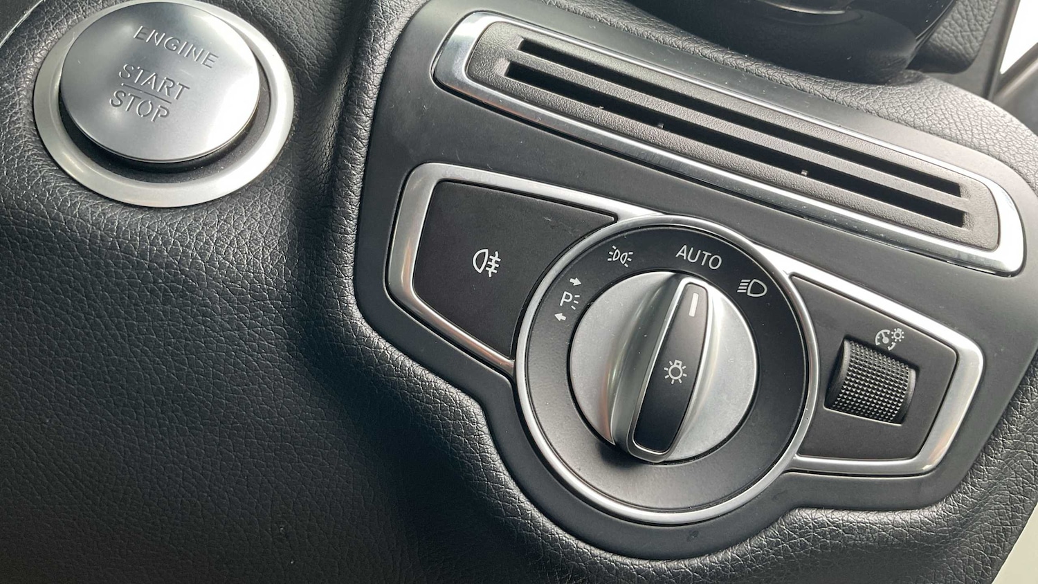 Used Mercedes-Benz GLC 2019 for sale - 75981347: Photo 33