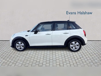 Used MINI Hatch 2019 for sale - 77083021: Photo