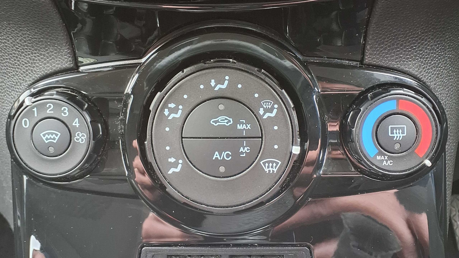 Used Ford Fiesta 2017 for sale - 76351596: Photo 25