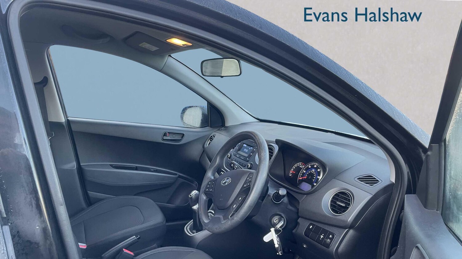 Used Hyundai i10 2017 for sale - 76875840: Photo 14