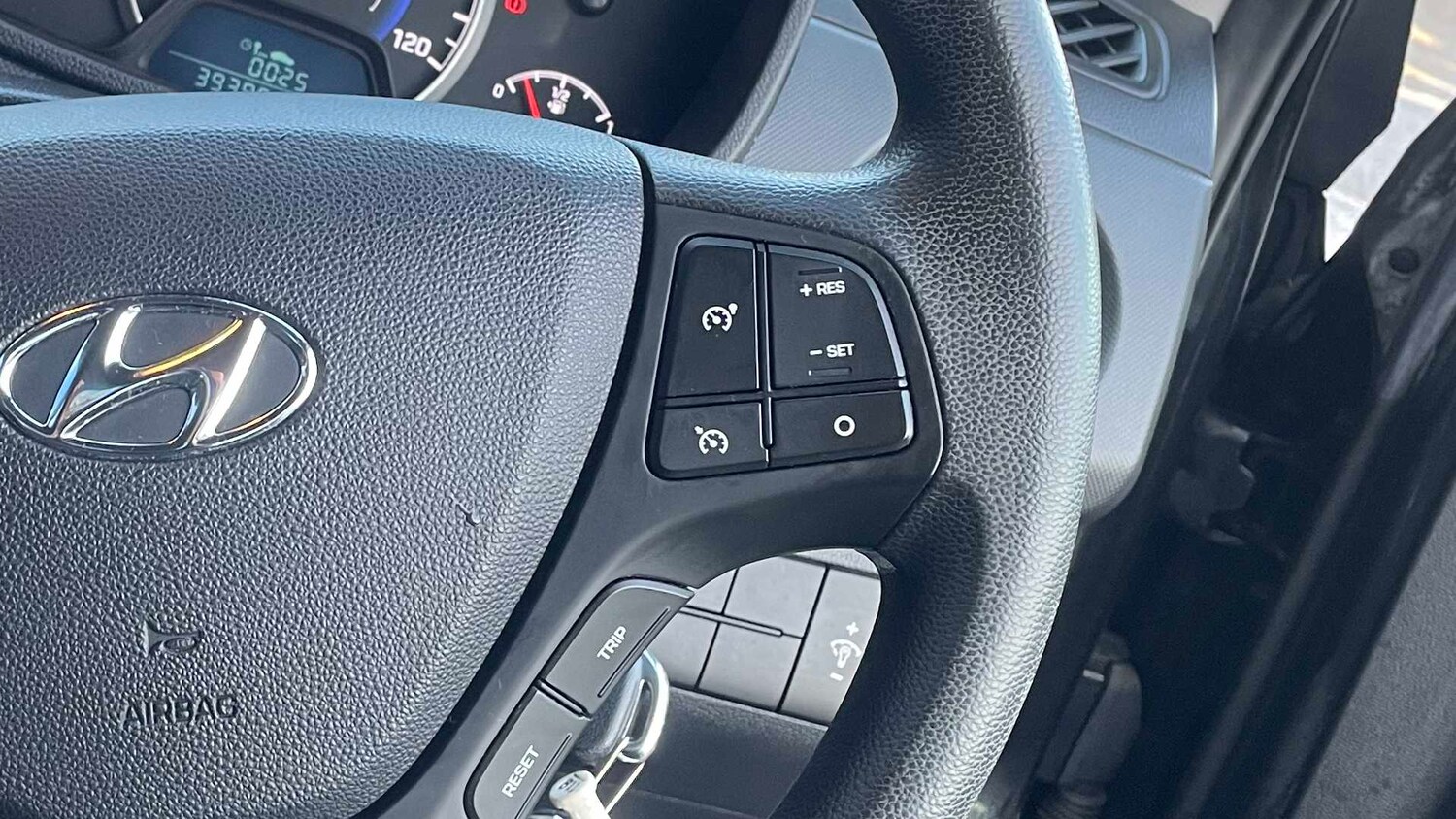 Used Hyundai i10 2017 for sale - 76875840: Photo 17