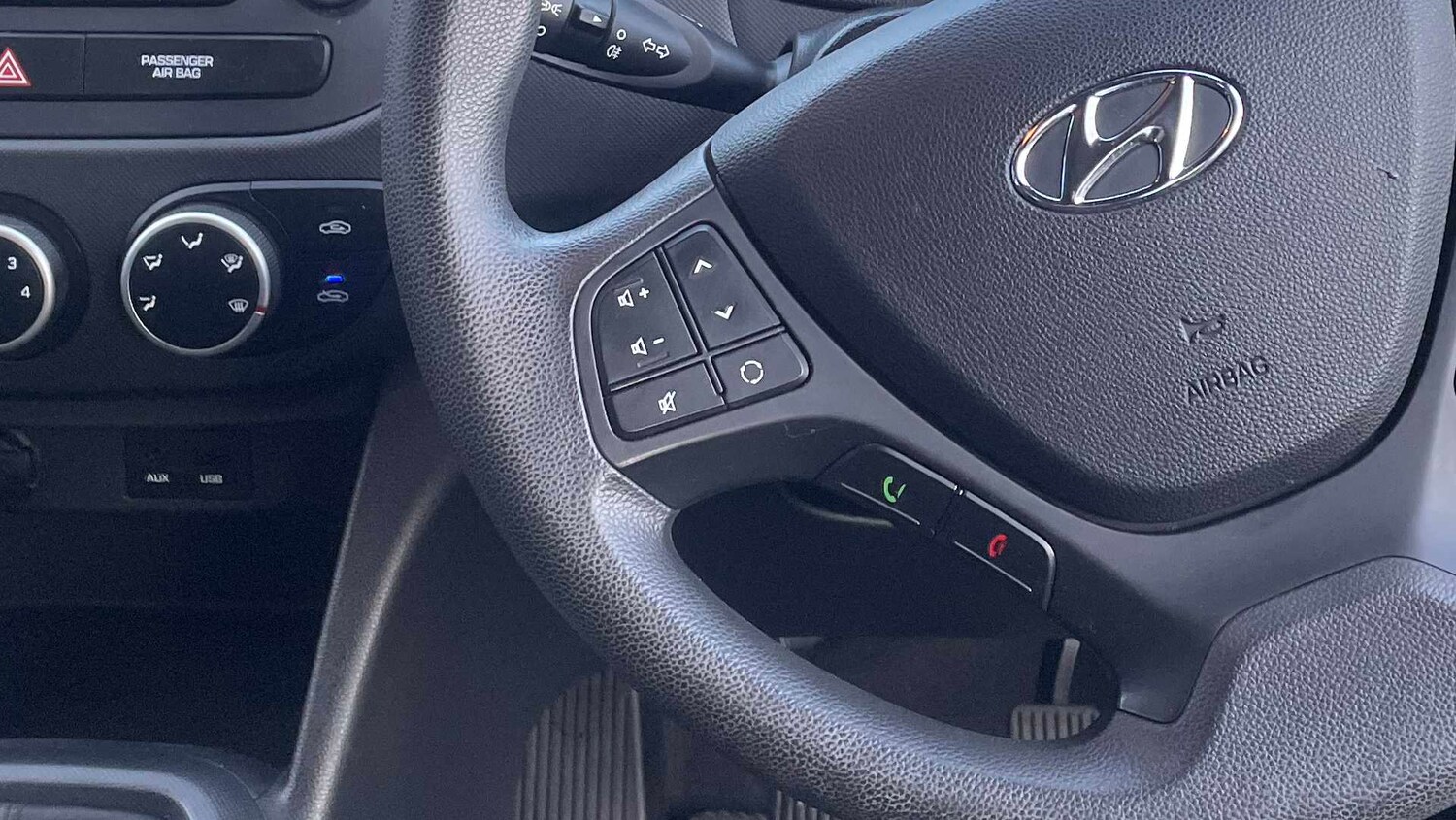 Used Hyundai i10 2017 for sale - 76875840: Photo 18