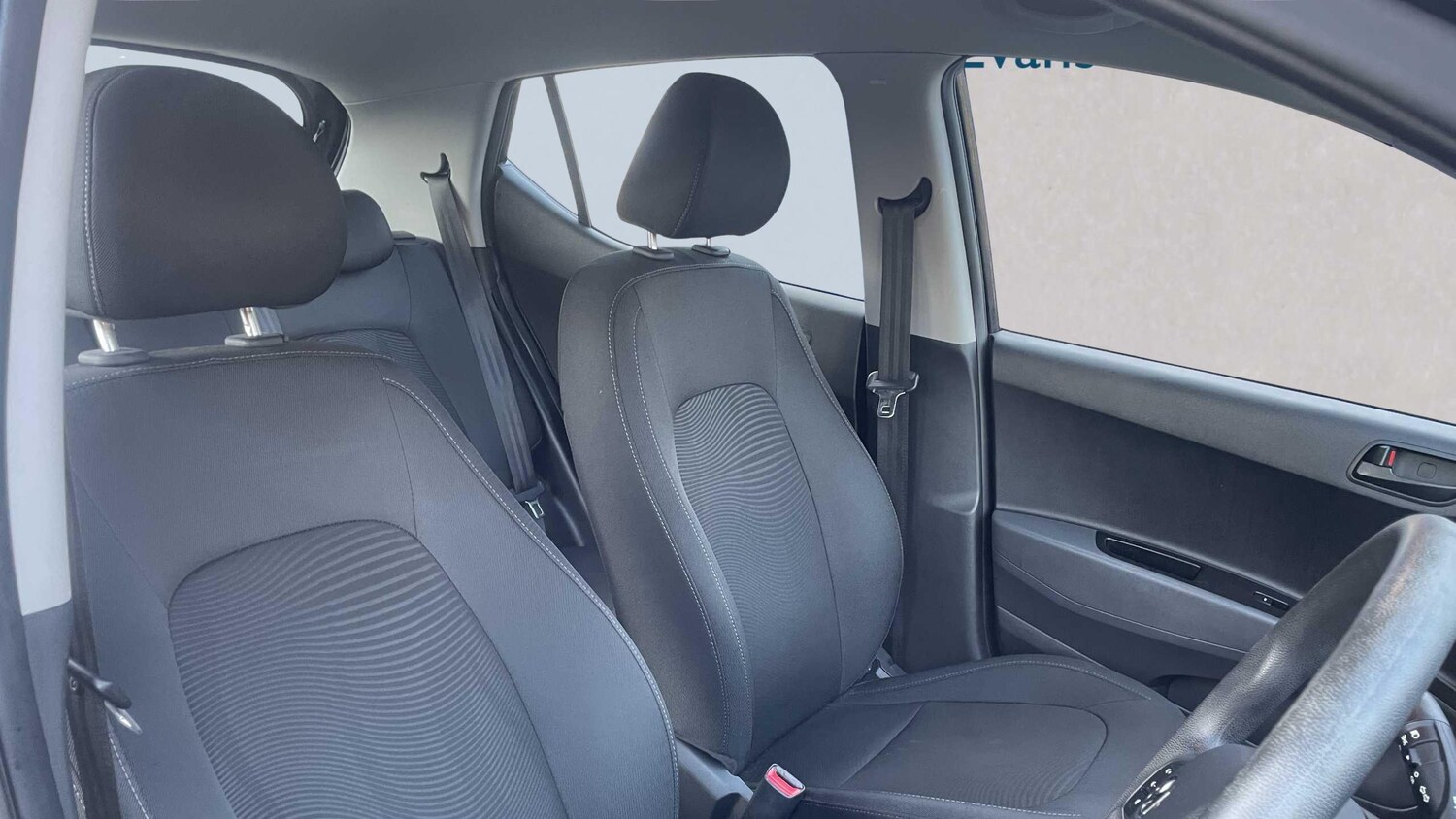 Used Hyundai i10 2017 for sale - 76875840: Photo 30