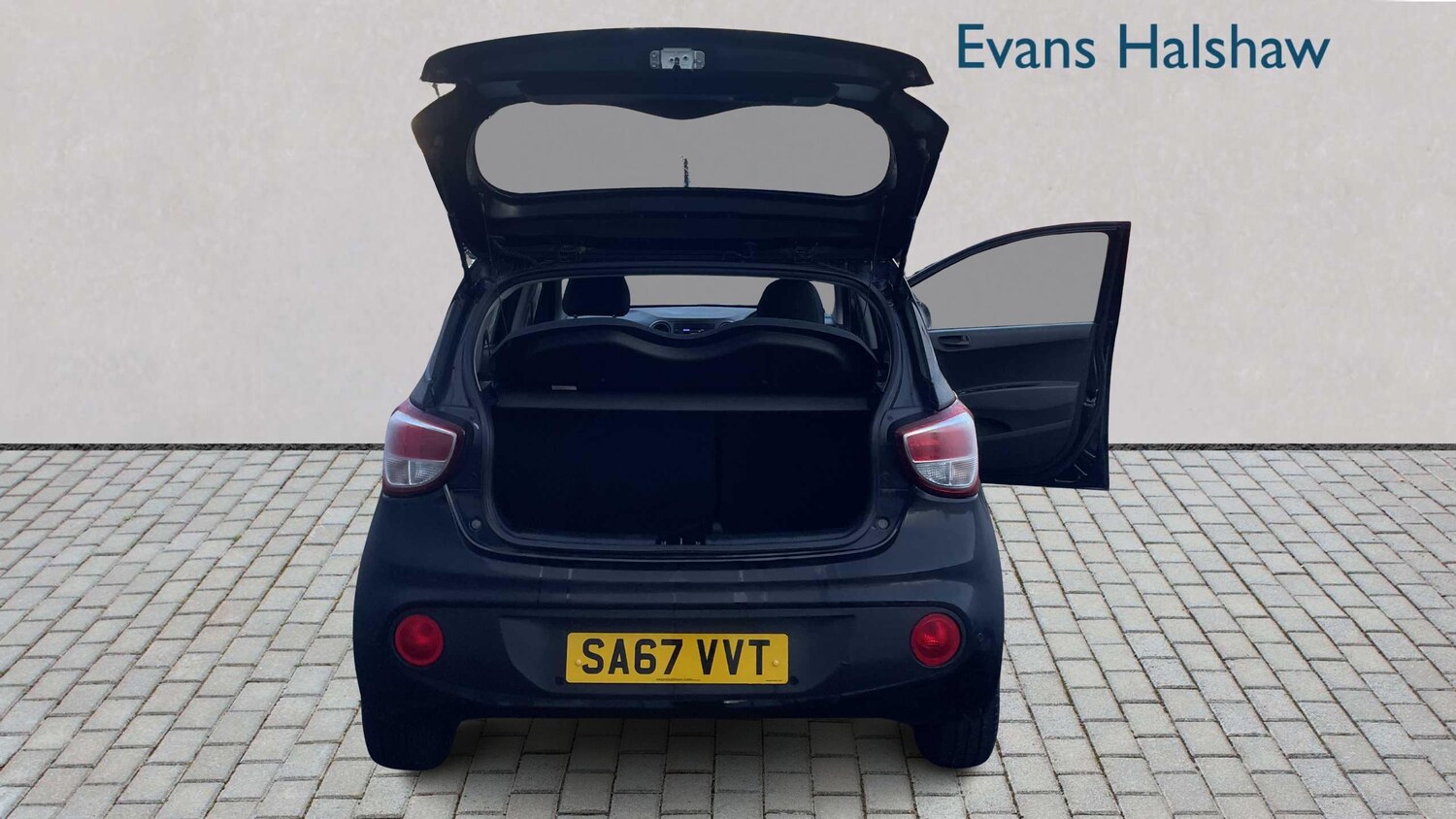 Used Hyundai i10 2017 for sale - 76875840: Photo 35