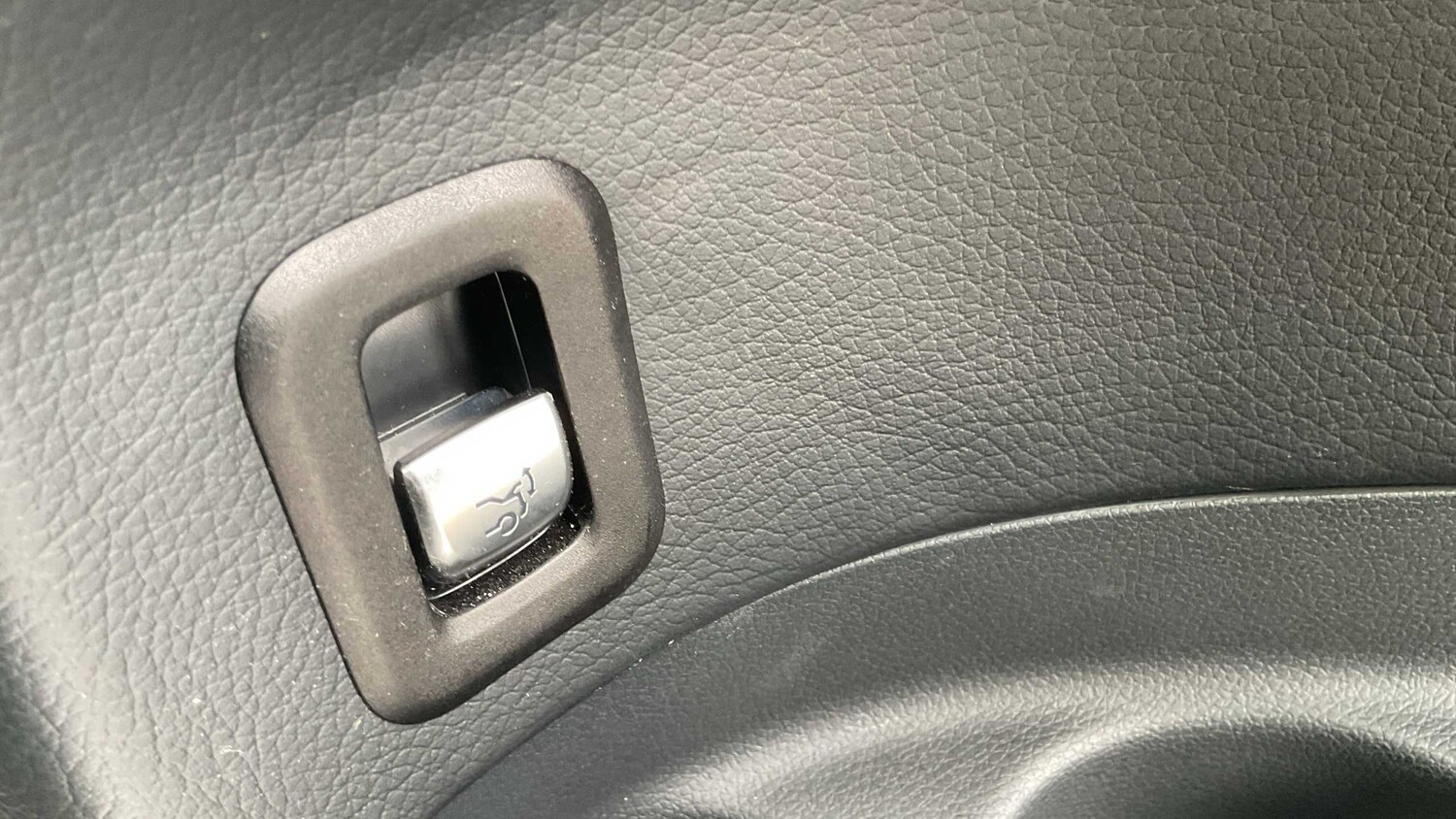 Used Mercedes-Benz GLC 2019 for sale - 77194661: Photo 24