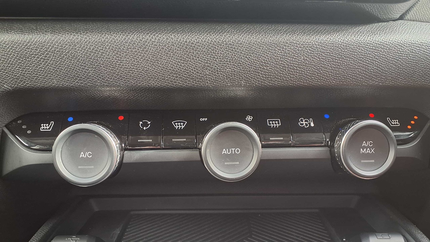 Used Citroen C4 2024 for sale - 76298366: Photo 25