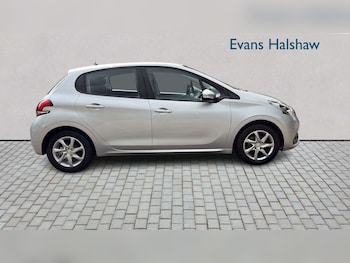 Used Peugeot 208 2017 for sale - 79364519: Photo