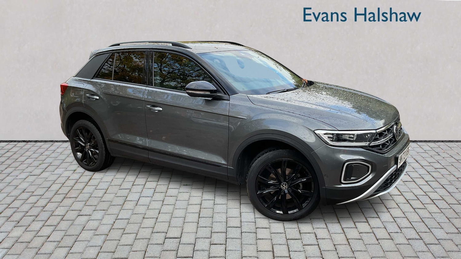 Used Volkswagen T-Roc 2023 for sale - 76401312: Photo 2