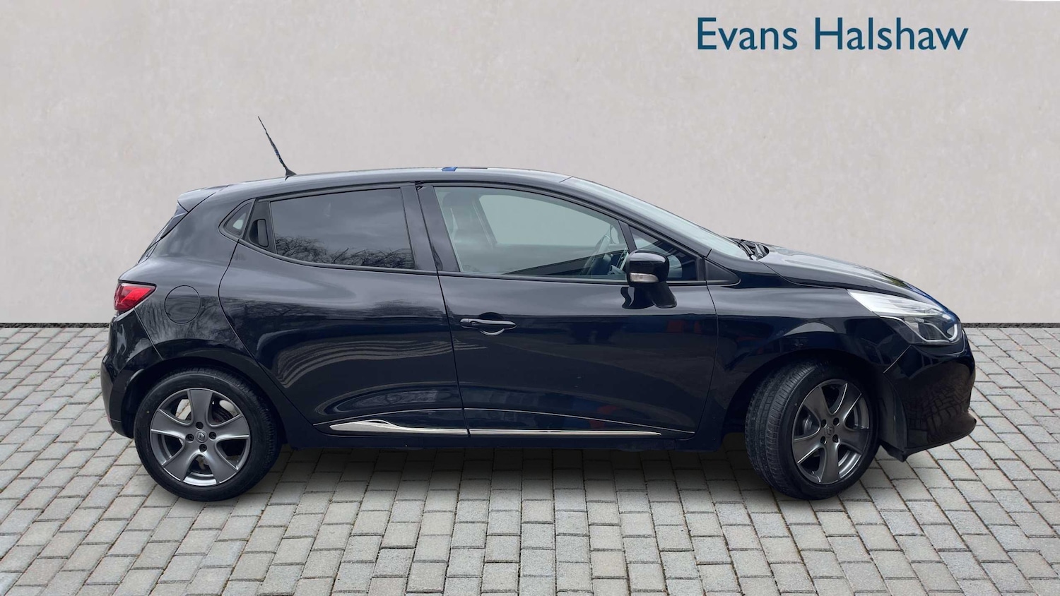 Used Renault Clio 2016 for sale - 77615584: Photo 2