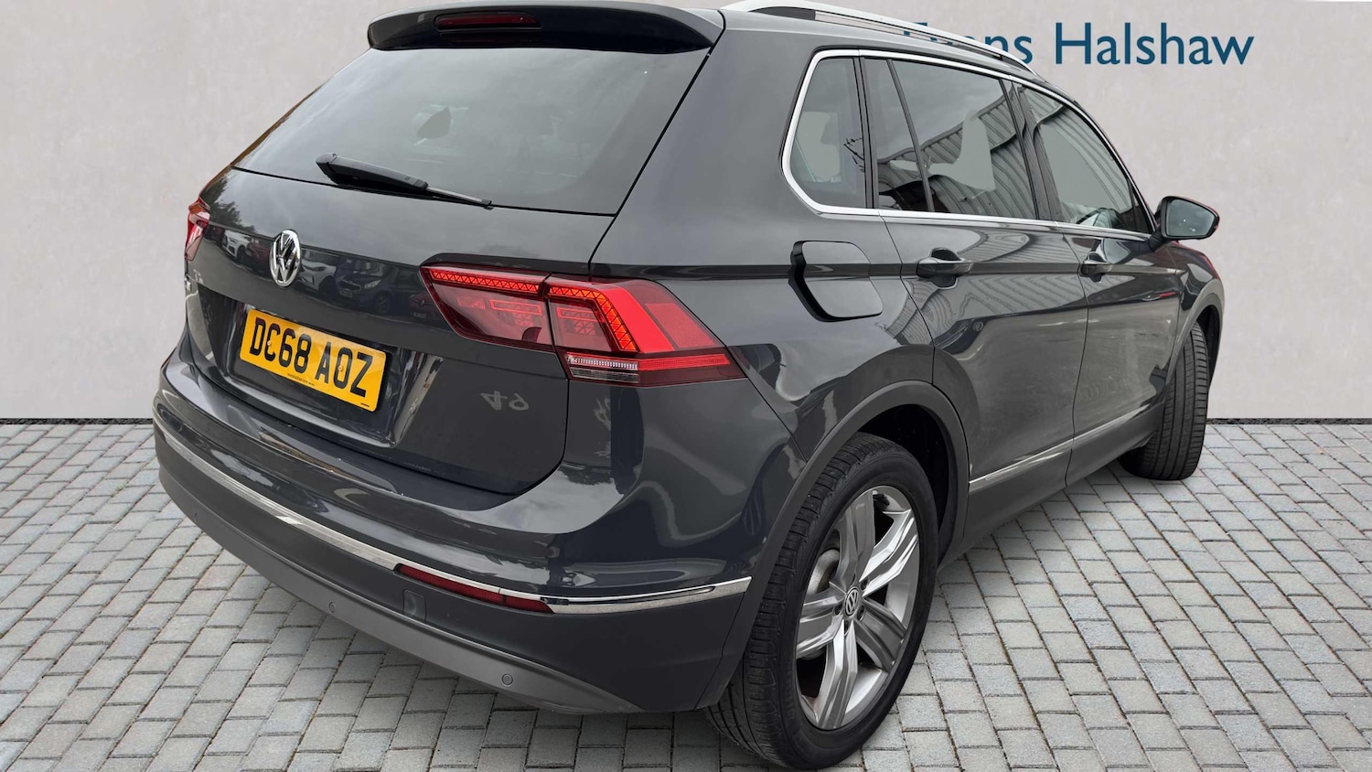 Used Volkswagen Tiguan 2018 for sale - 76141732: Photo 2