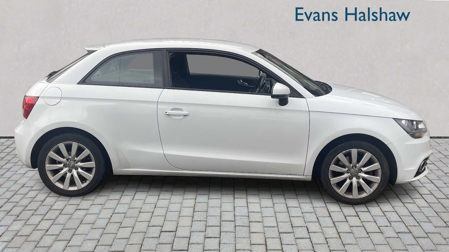 Used Audi A1 2015 for sale - 76460625: Photo 2