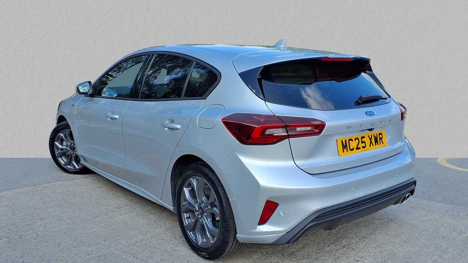 Used Ford Focus 2025 for sale - 76016174: Photo 2