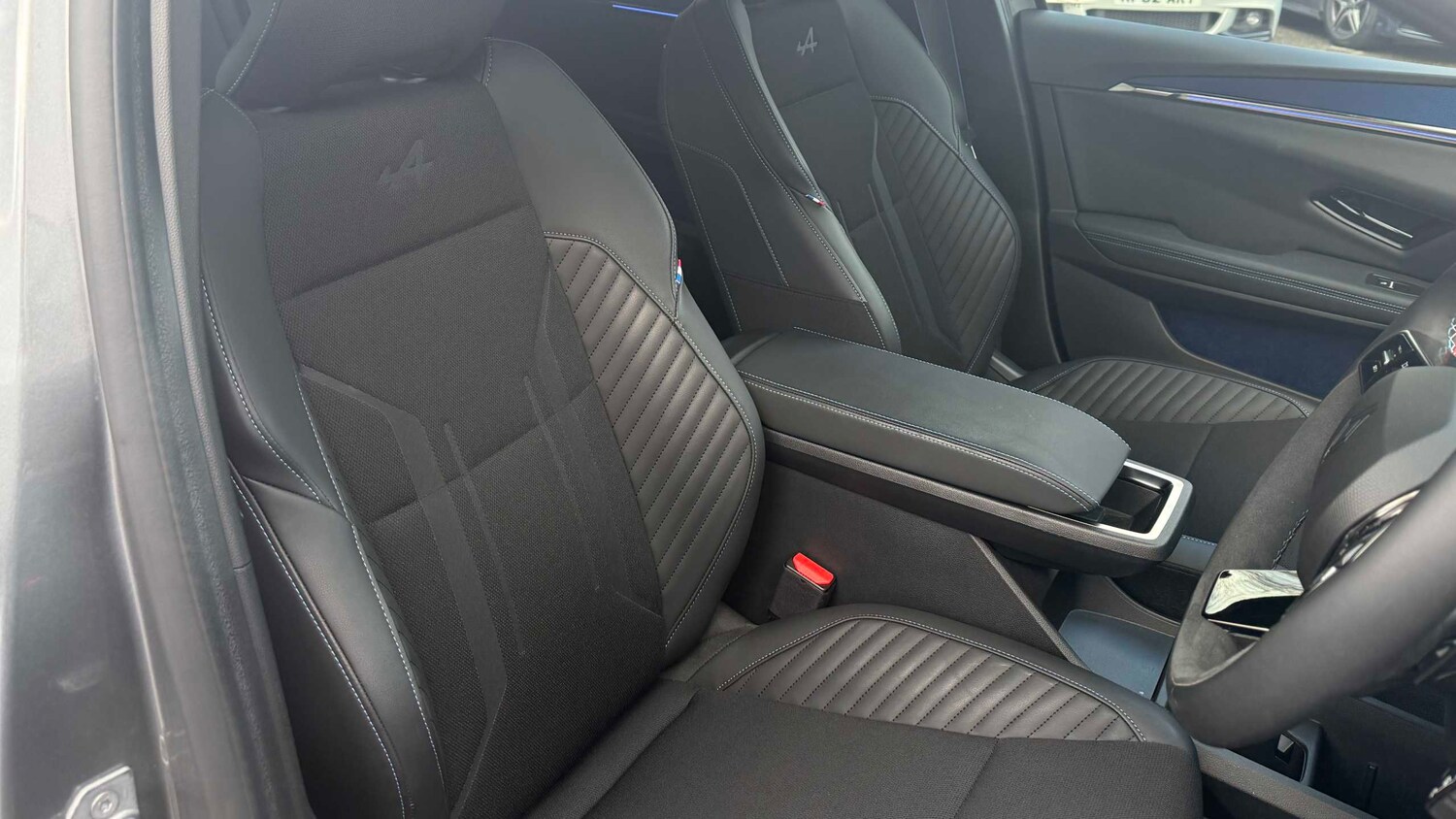 Used Renault Scenic E-Tech 2025 for sale - 77164459: Photo 16