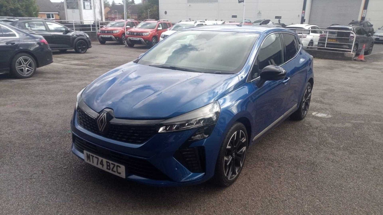 Used Renault Clio 2024 for sale - 76648942: Photo 1