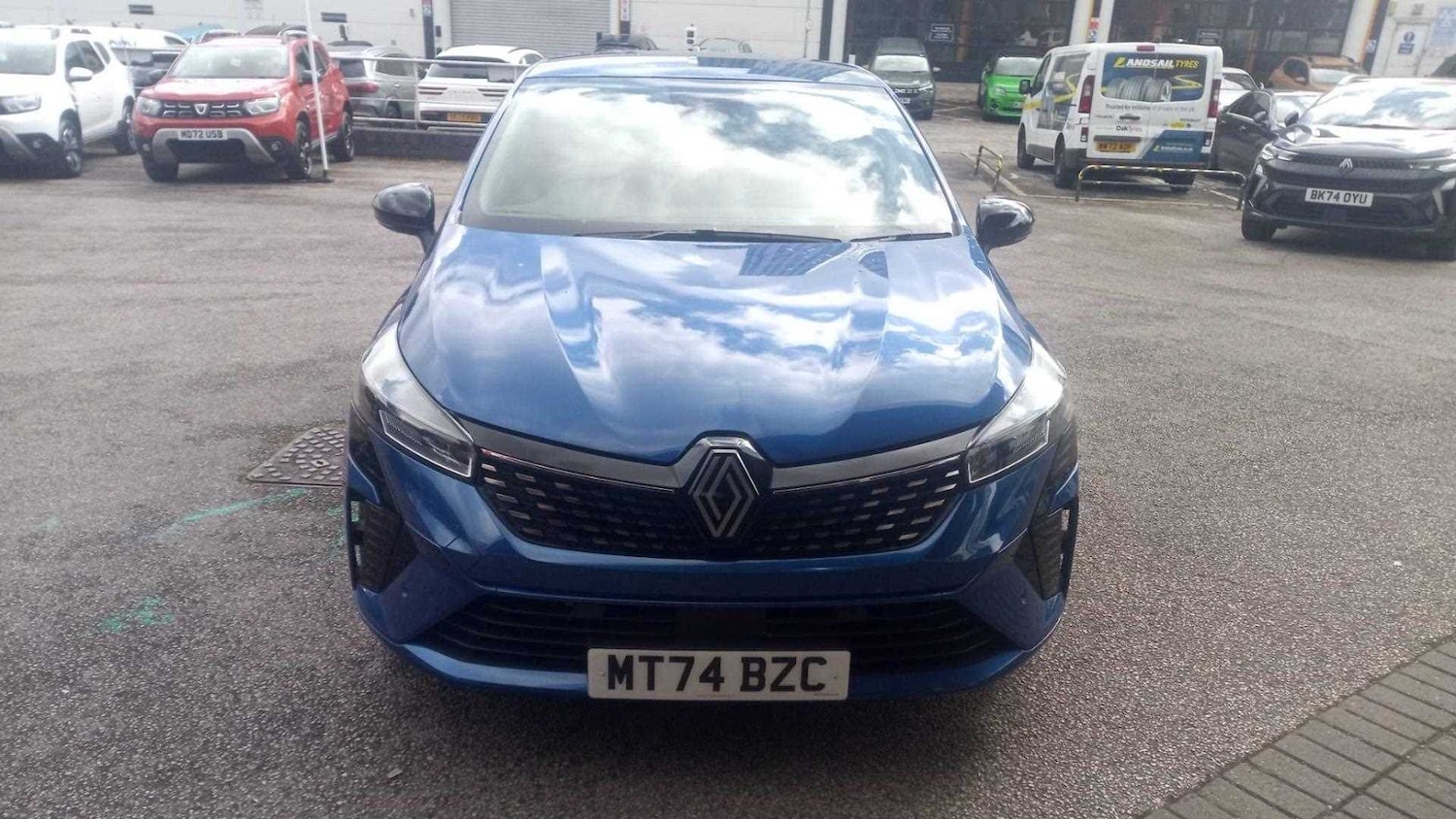 Used Renault Clio 2024 for sale - 76648942: Photo 2