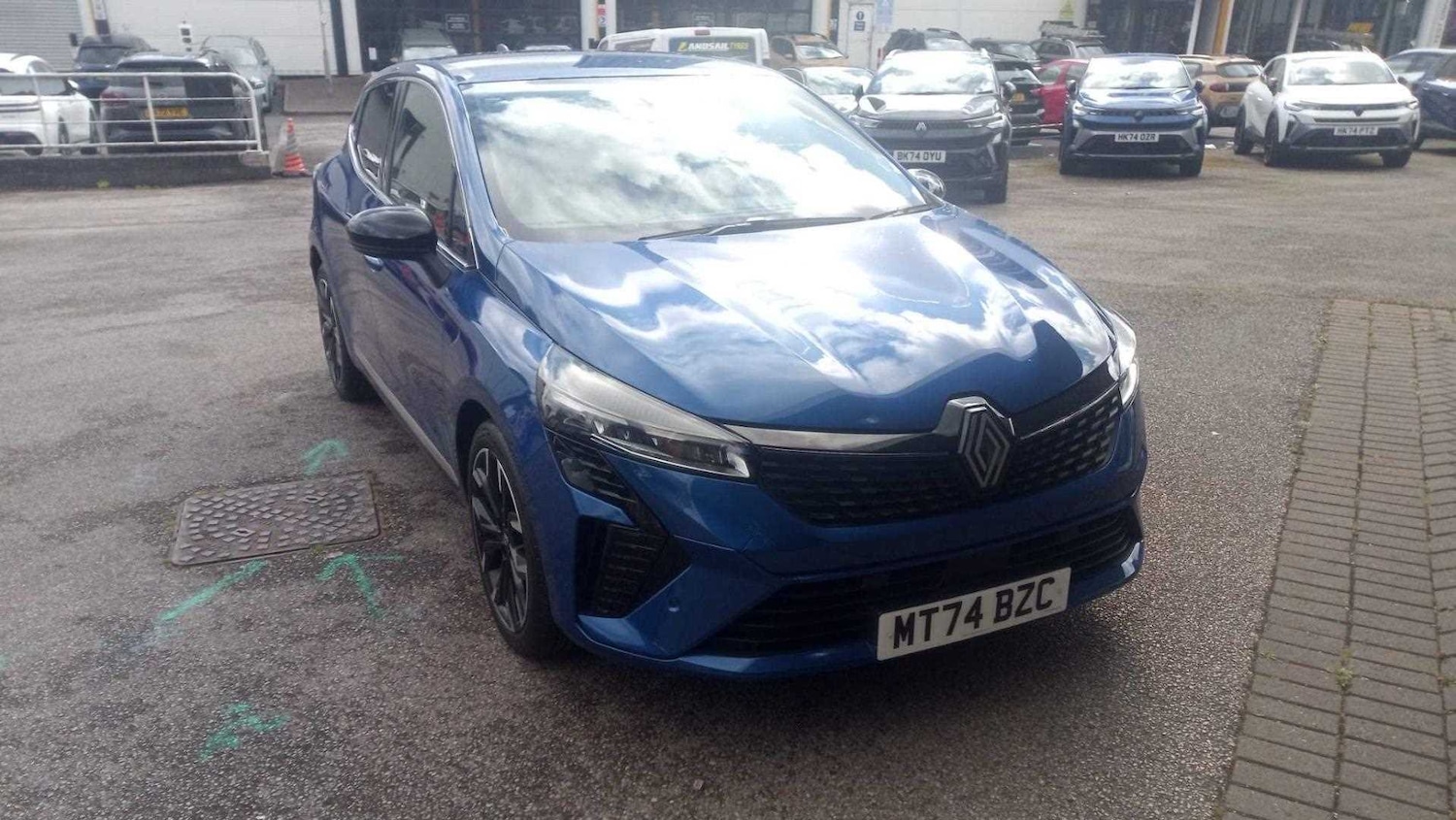 Used Renault Clio 2024 for sale - 76648942: Photo 5